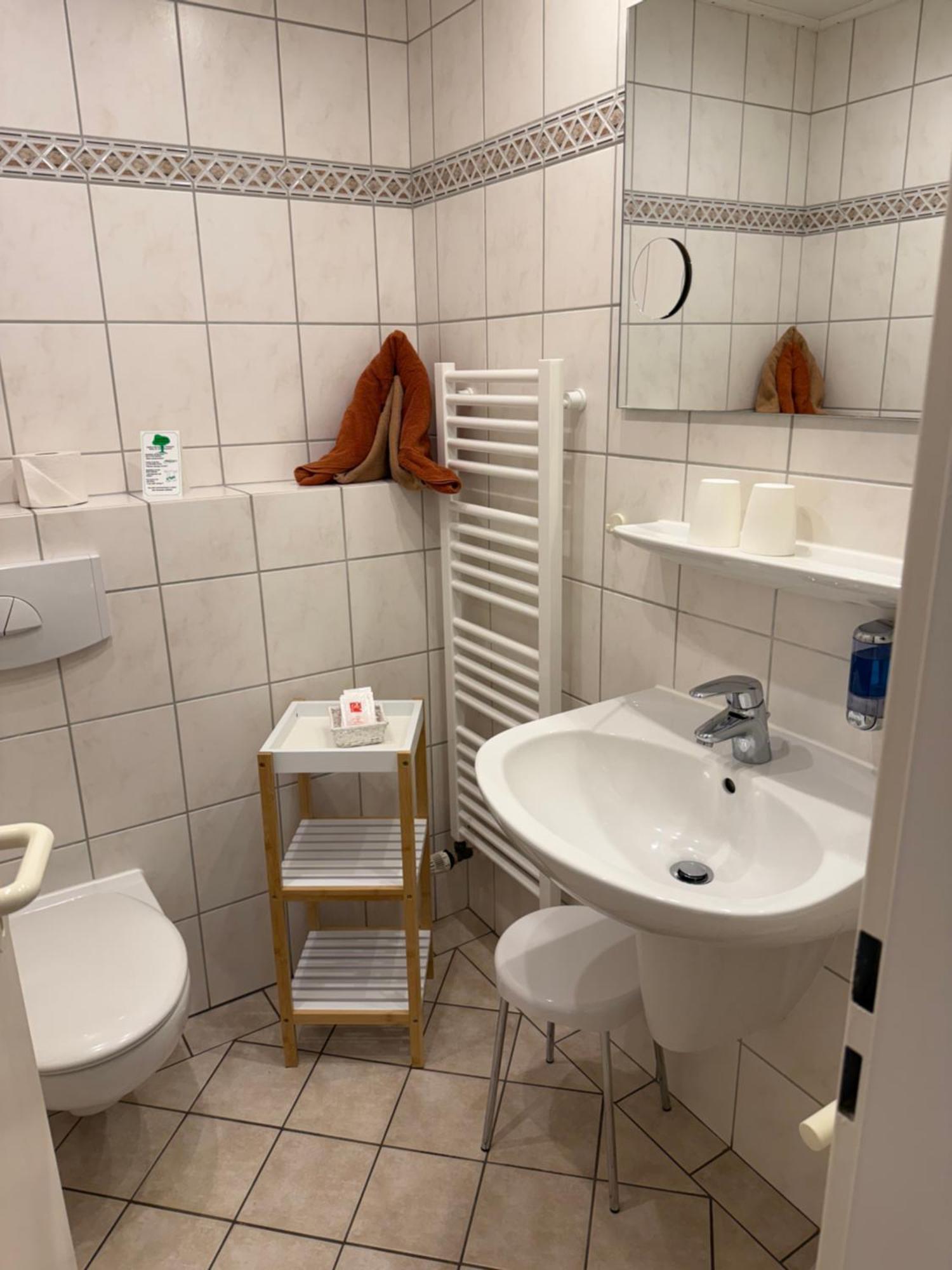 Hotel Peters Neuharlingersiel Extérieur photo