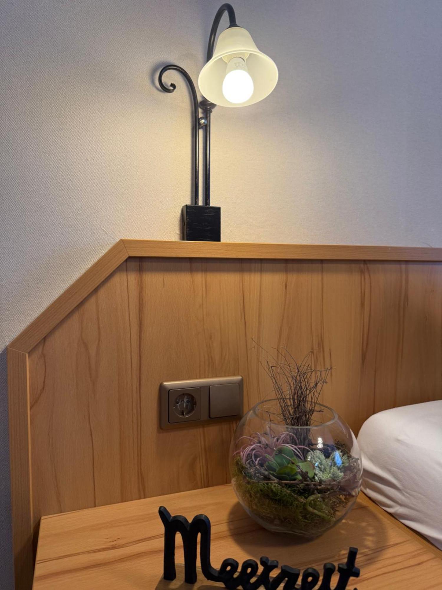 Hotel Peters Neuharlingersiel Extérieur photo