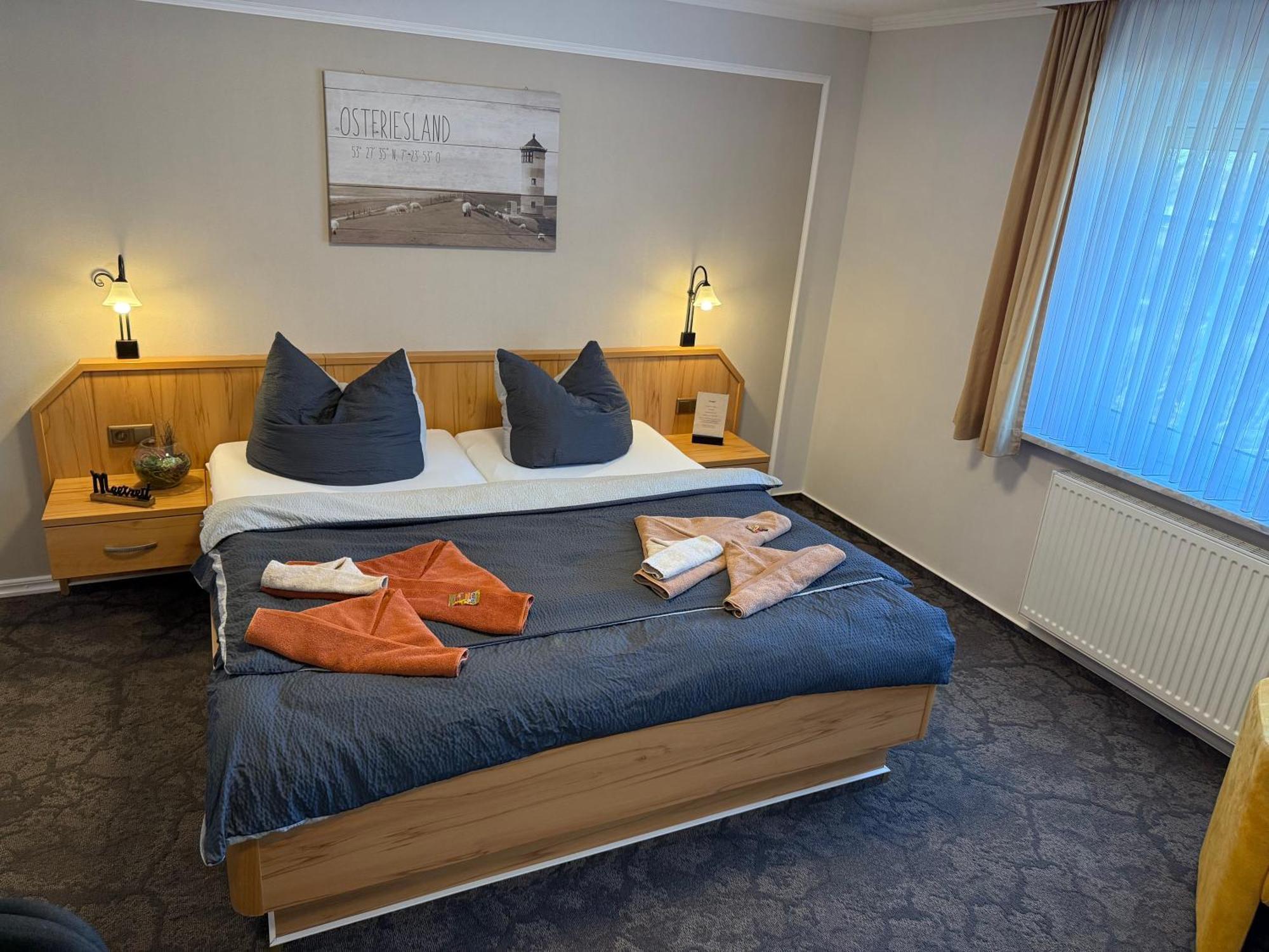Hotel Peters Neuharlingersiel Extérieur photo