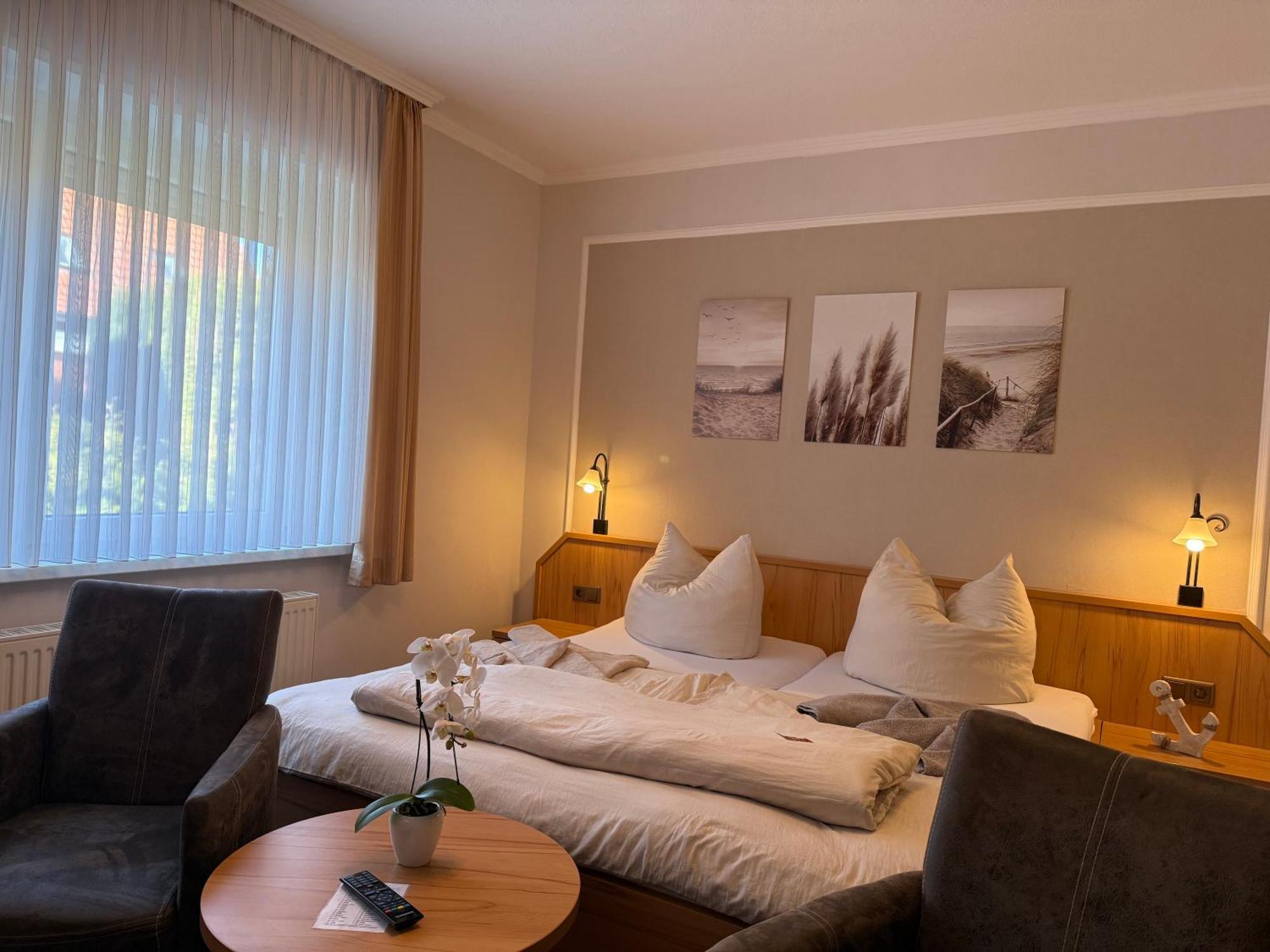 Hotel Peters Neuharlingersiel Extérieur photo