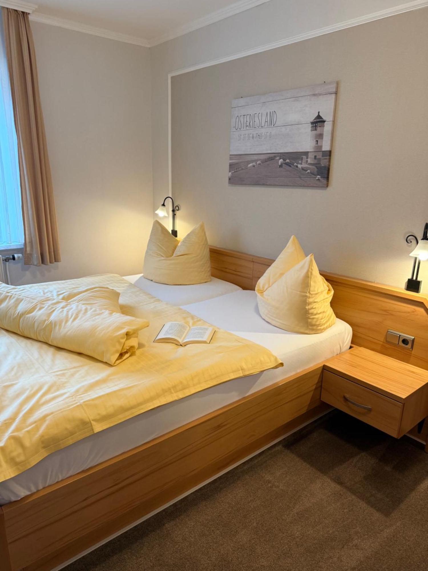 Hotel Peters Neuharlingersiel Extérieur photo