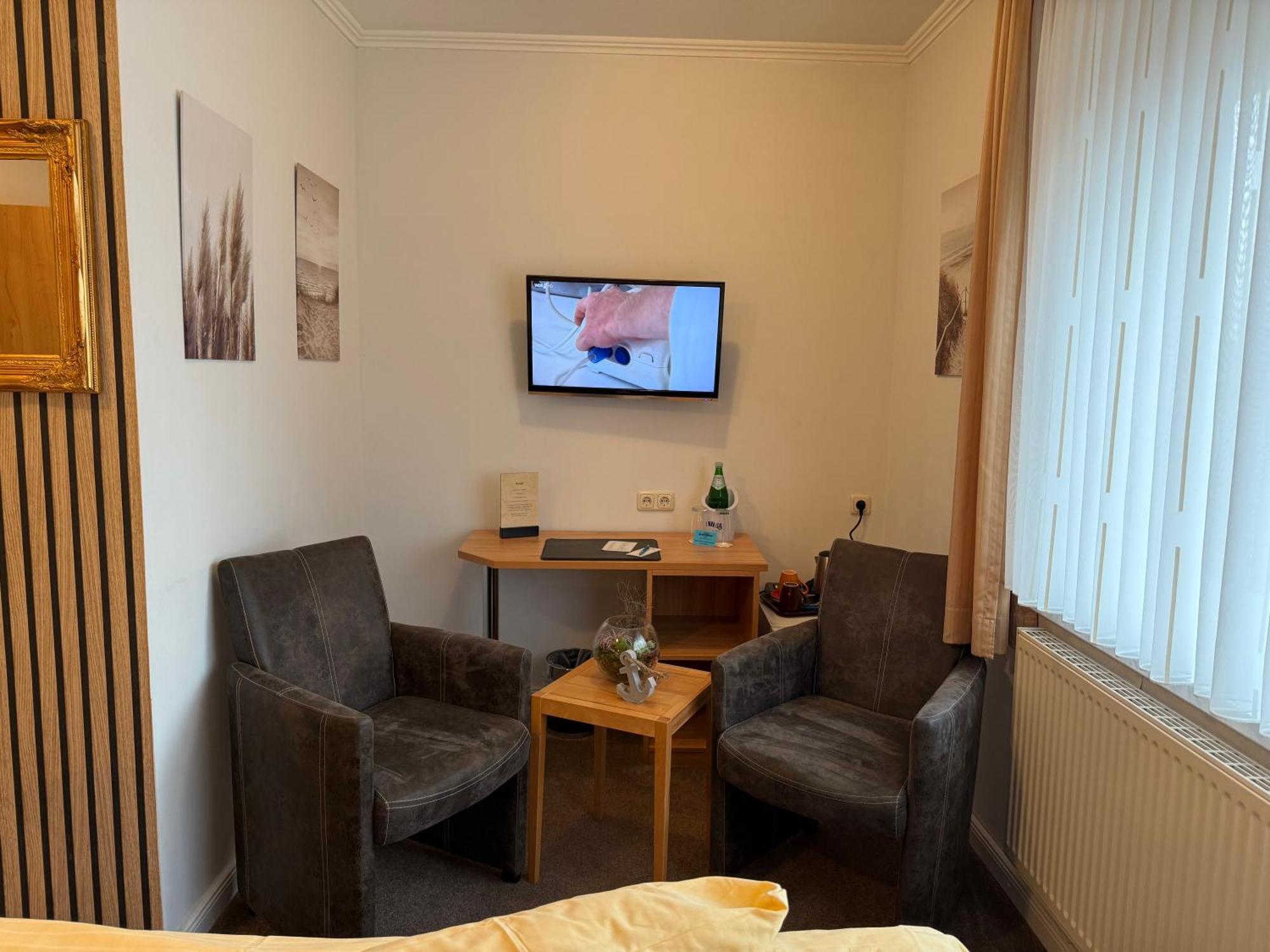 Hotel Peters Neuharlingersiel Extérieur photo